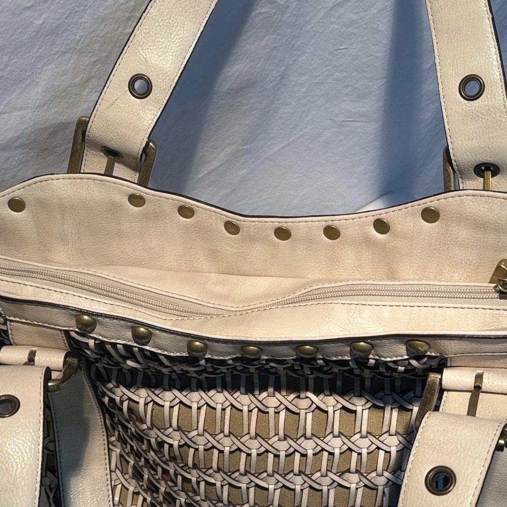 Kathy Van Zeeland Cream and Black Geometric Shoulder Bag